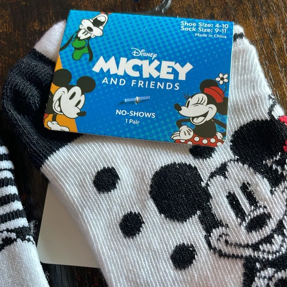 Mickey Mouse Disney Snoopy Peanuts Black White No Show Socks 9-11 Women’s